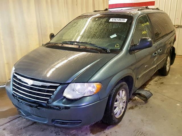 2C4GP54L05R376366 - 2005 CHRYSLER TOWN & COU GREEN photo 2