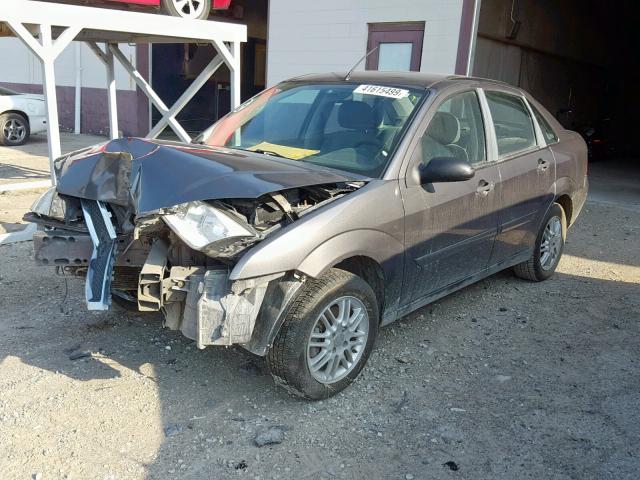 1FAFP34N27W250592 - 2007 FORD FOCUS ZX4 GRAY photo 2