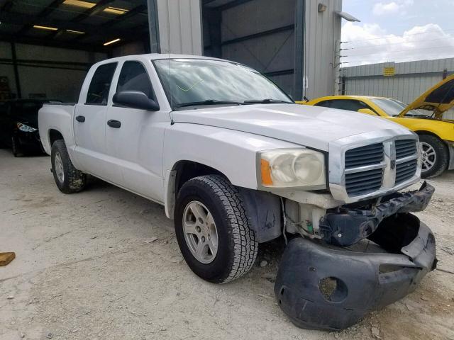 1D7HE48N15S217988 - 2005 DODGE DAKOTA QUA WHITE photo 1