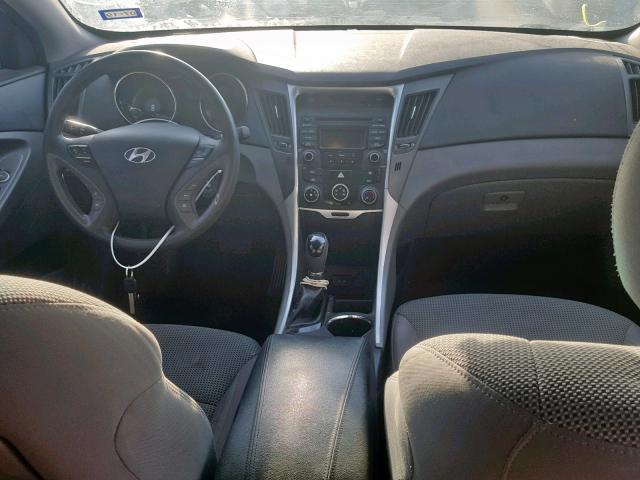 5NPEB4AC8EH889043 - 2014 HYUNDAI SONATA GLS SILVER photo 9