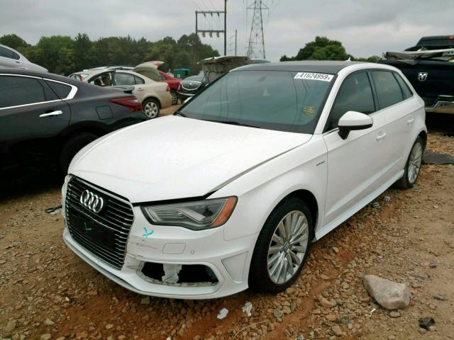 WAUTPBFF9GA101054 - 2016 AUDI A3 E-TRON WHITE photo 2