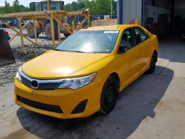 4T1BD1FK7DU073260 - 2013 TOYOTA CAMRY HYBR YELLOW photo 2