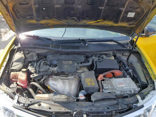 4T1BD1FK7DU073260 - 2013 TOYOTA CAMRY HYBR YELLOW photo 7