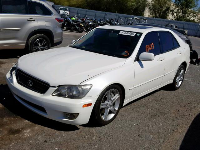 JTHBD192450100146 - 2005 LEXUS IS 300 WHITE photo 2