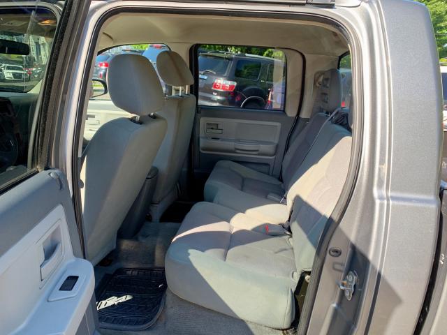 1D7HE48N25S365549 - 2005 DODGE DAKOTA QUA GRAY photo 6