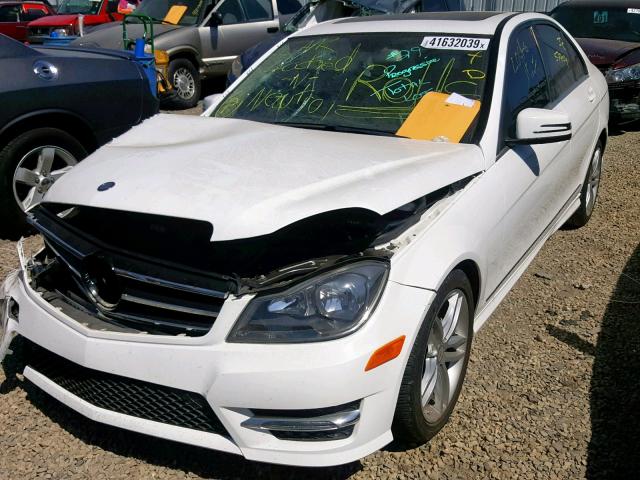 WDDGF4HB6EG245495 - 2014 MERCEDES-BENZ C 250 WHITE photo 2