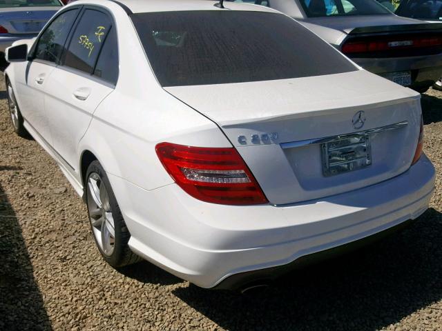 WDDGF4HB6EG245495 - 2014 MERCEDES-BENZ C 250 WHITE photo 3