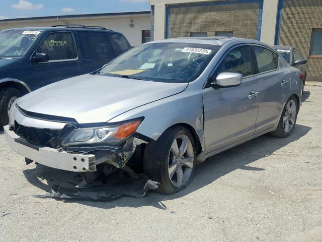 19VDE1F72DE004280 - 2013 ACURA ILX 20 TEC SILVER photo 2