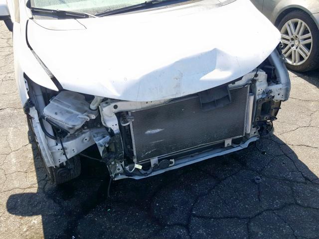 3HGGK5H89FM709775 - 2015 HONDA FIT EX WHITE photo 9