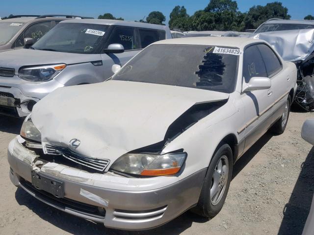 JT8VK13T8P0165461 - 1993 LEXUS ES 300 WHITE photo 2