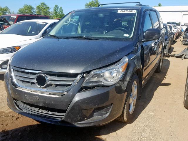 2V4RW3DG0BR717656 - 2011 VOLKSWAGEN ROUTAN SE CHARCOAL photo 2