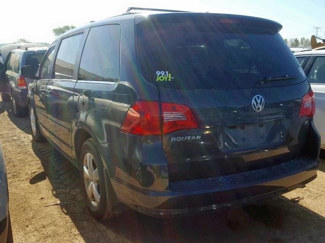 2V4RW3DG0BR717656 - 2011 VOLKSWAGEN ROUTAN SE CHARCOAL photo 3