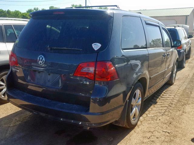 2V4RW3DG0BR717656 - 2011 VOLKSWAGEN ROUTAN SE CHARCOAL photo 4