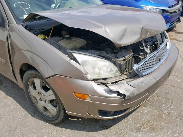 1FAHP34N65W169715 - 2005 FORD FOCUS ZX4 GOLD photo 9