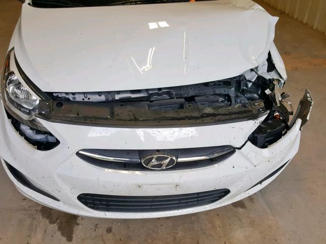 KMHCT4AE0HU297440 - 2017 HYUNDAI ACCENT SE WHITE photo 9