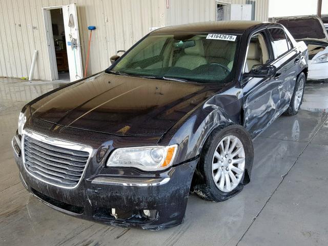 2C3CCAAG5DH658764 - 2013 CHRYSLER 300 BROWN photo 2