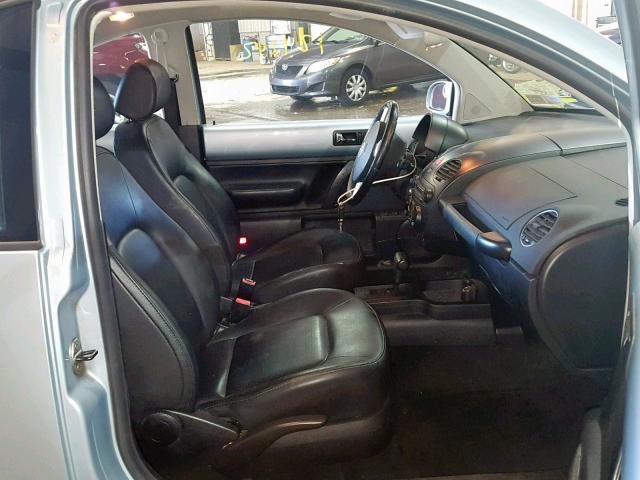 3VWPW31C09M515160 - 2009 VOLKSWAGEN NEW BEETLE ნაცრისფერი ფოტო 5