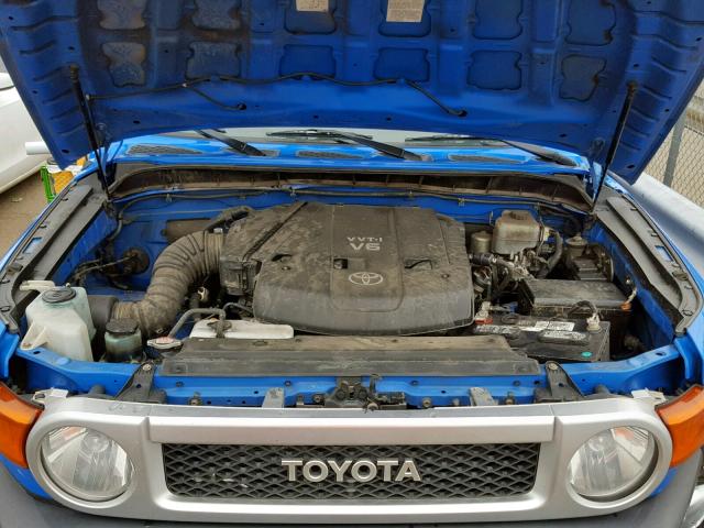 JTEBU11F570054728 - 2007 TOYOTA FJ CRUISER BLUE photo 7