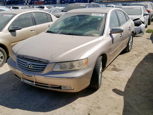 KMHFC46F96A050060 - 2006 HYUNDAI AZERA SE GOLD photo 2