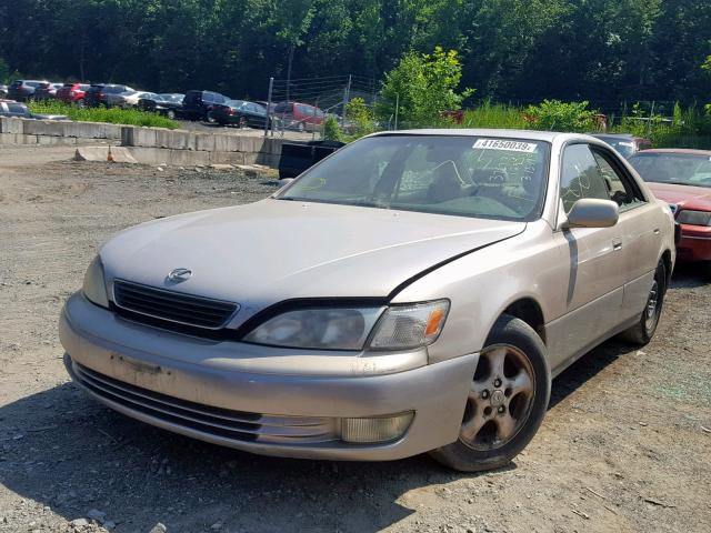 JT8BF28G3W5045576 - 1998 LEXUS ES 300 BEIGE photo 2