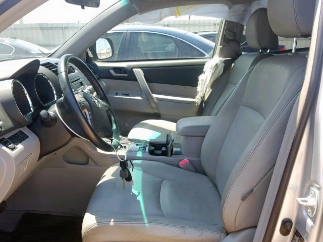 JTEDS43A582061184 - 2008 TOYOTA HIGHLANDER SILVER photo 5