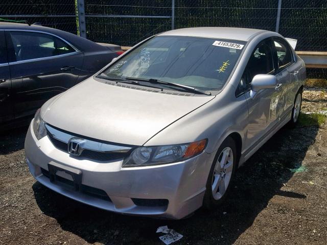 2HGFA1F6XAH306095 - 2010 HONDA CIVIC LX-S فضي صورة 2