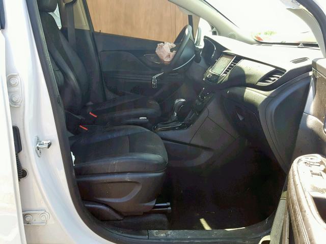 KL4CJESB2HB216075 - 2017 BUICK ENCORE PRE WHITE photo 5