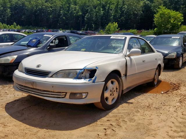 JT8BF28GX10320236 - 2001 LEXUS ES 300 WHITE photo 2