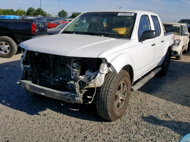 1N6AD07U55C438856 - 2005 NISSAN FRONTIER C WHITE photo 2