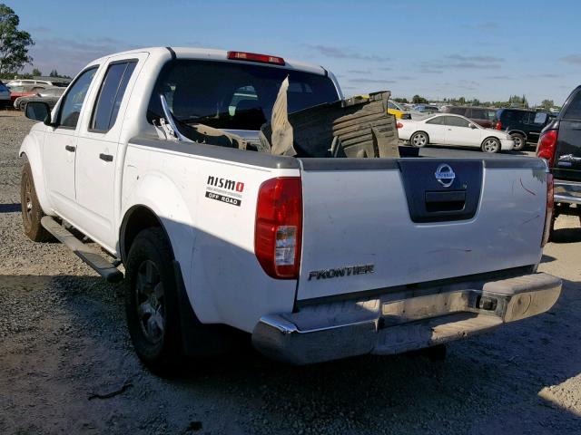 1N6AD07U55C438856 - 2005 NISSAN FRONTIER C WHITE photo 3