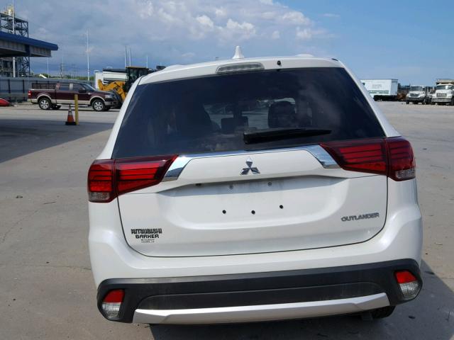 JA4AD2A36JZ004011 - 2018 MITSUBISHI OUTLANDER WHITE photo 10