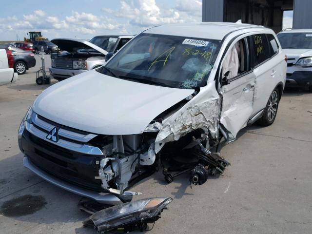 JA4AD2A36JZ004011 - 2018 MITSUBISHI OUTLANDER WHITE photo 2