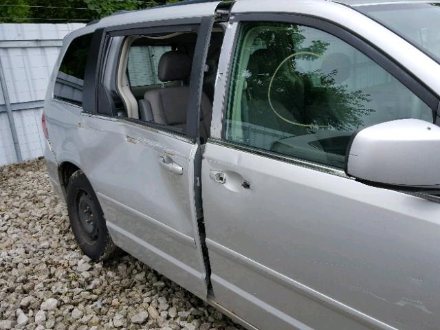 2V8HW34X29R597444 - 2009 VOLKSWAGEN ROUTAN SE SILVER photo 9