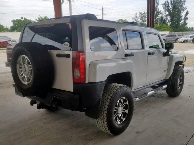 5GTDN13E678246636 - 2007 HUMMER H3 WHITE photo 4