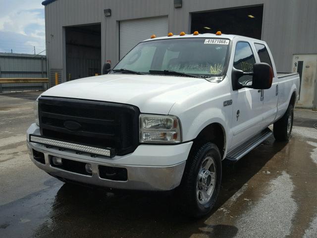 1FTWW31P15ED39687 - 2005 FORD F350 SRW S WHITE photo 2