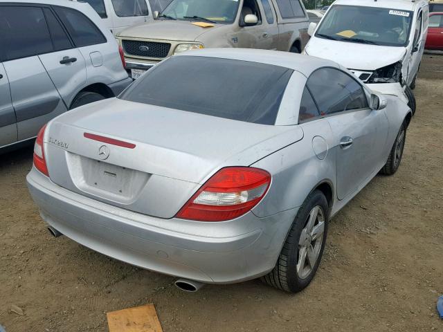 WDBWK54F47F153714 - 2007 MERCEDES-BENZ SLK 280 SILVER photo 4