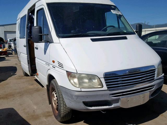 WD2YD741025384403 - 2002 FREIGHTLINER SPRINTER 2 WHITE photo 1