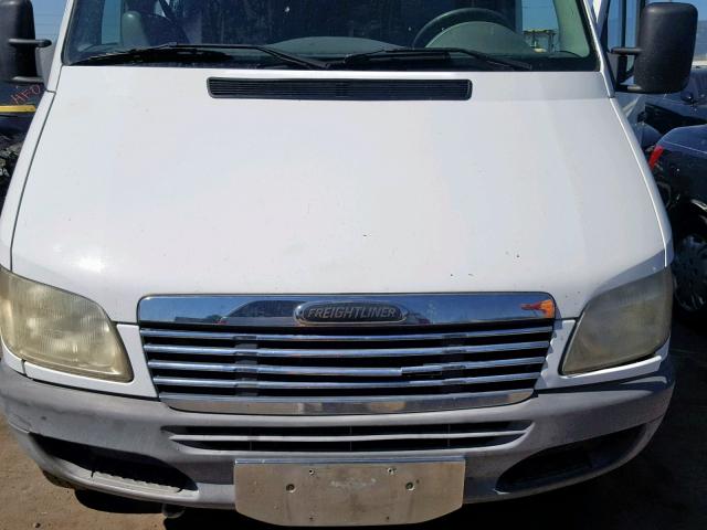 WD2YD741025384403 - 2002 FREIGHTLINER SPRINTER 2 WHITE photo 7