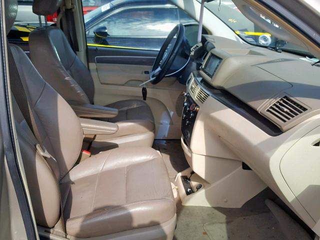 2V8HW34149R586330 - 2009 VOLKSWAGEN ROUTAN SE TAN photo 5