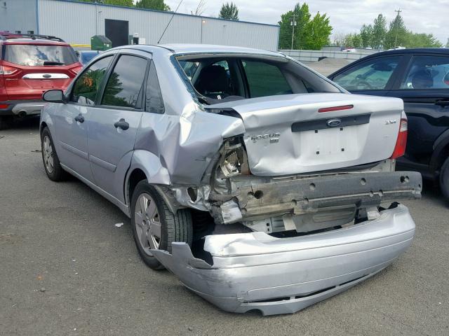 1FAHP34N46W254408 - 2006 FORD FOCUS ZX4 SILVER photo 3