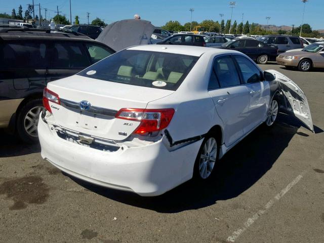 4T1BD1FK8EU126145 - 2014 TOYOTA CAMRY HYBR WHITE photo 4