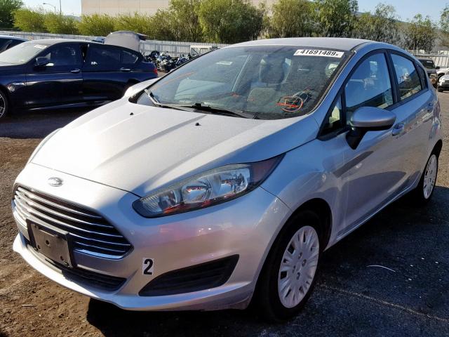 3FADP4TJXGM133872 - 2016 FORD FIESTA S SILVER photo 2