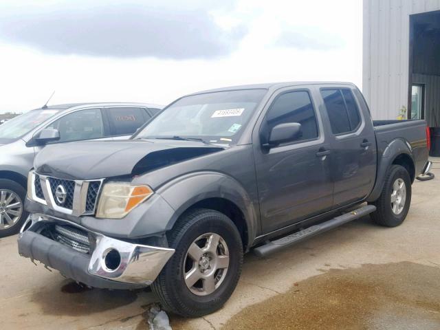 1N6AD07U38C444417 - 2008 NISSAN FRONTIER C GRAY photo 2