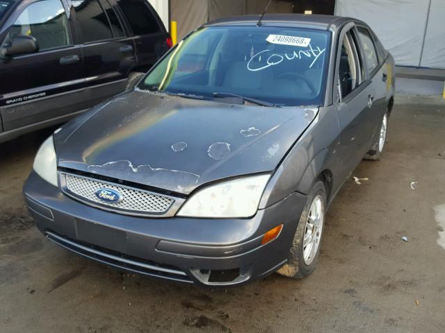 1FAFP34N66W110771 - 2006 FORD FOCUS ZX4 GRAY photo 2