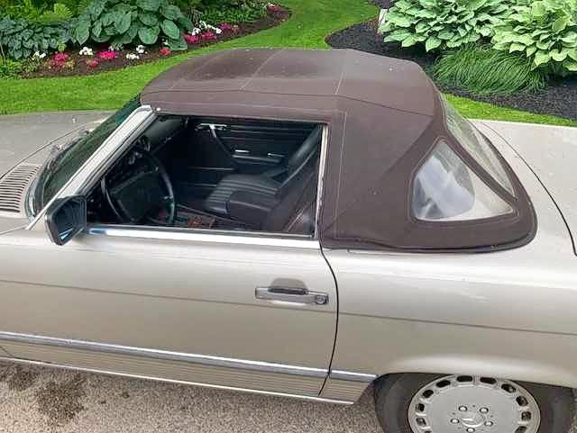 WDBBA48D9JA089923 - 1988 MERCEDES-BENZ 560 SL GRAY photo 3