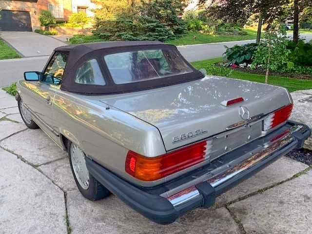 WDBBA48D9JA089923 - 1988 MERCEDES-BENZ 560 SL GRAY photo 4