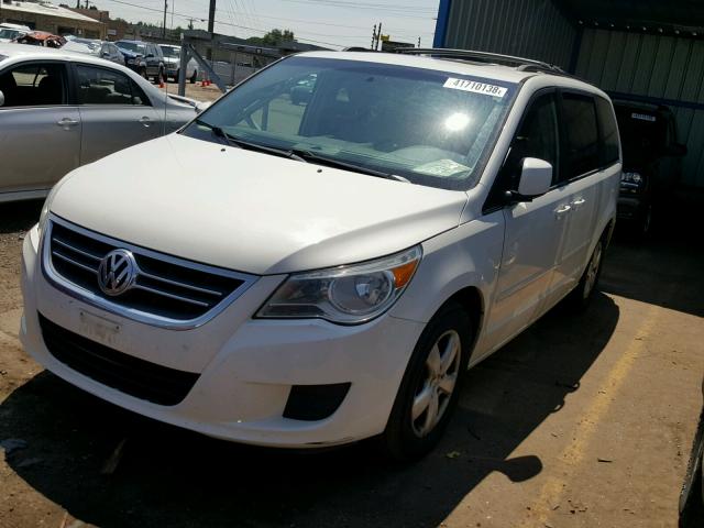 2V8HW34139R598971 - 2009 VOLKSWAGEN ROUTAN SE WHITE photo 2