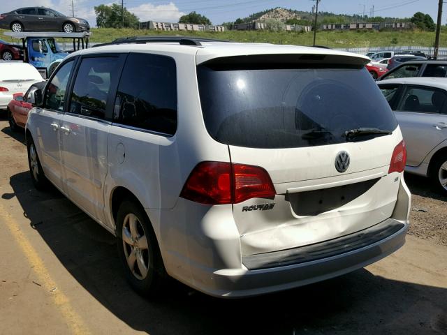 2V8HW34139R598971 - 2009 VOLKSWAGEN ROUTAN SE WHITE photo 3