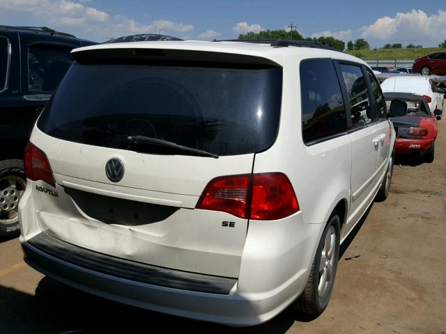 2V8HW34139R598971 - 2009 VOLKSWAGEN ROUTAN SE WHITE photo 4