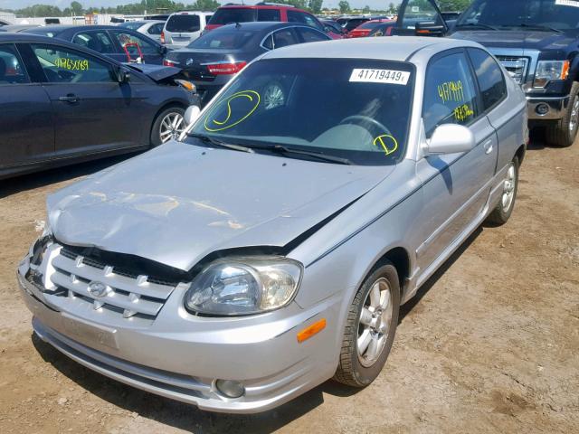 KMHCG35C35U335830 - 2005 HYUNDAI ACCENT GS SILVER photo 2